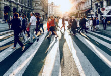 Chỉ có con người là bất ổn