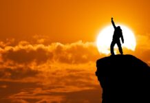 Thắng mình mới khó