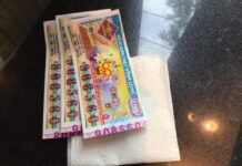 Bát phở và ly nước mía