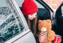 Những vật dụng không nên để trong ô tô