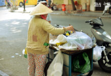 Nhà giàu dạy con