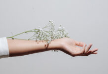 SAO KHÔNG ÉM LẠI?