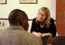 9 thủ thuật tâm lý giúp bạn trở thành người “giao tiếp cuốn hút và thú vị”