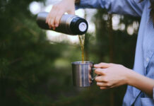 Chuyên gia cảnh báo dùng bình giữ nhiệt đựng loại nước này dễ sinh độc, gây ung thư