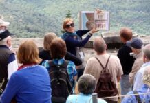 Dễ thương để kiếm tiền nhiều