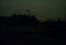 Nơi người dân sống chung với cảnh bầu trời tối đen ngay giữa ban ngày