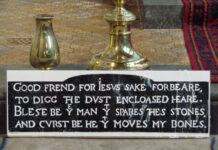 Bí ẩn lời nguyền trên mộ Shakespeares