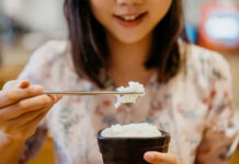 Cách ăn cơm thoải mái không lo tăng đường huyết