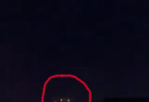 Ánh đèn bí ẩn lơ lửng trên bầu trời đêm khiến nhiều người hoang mang