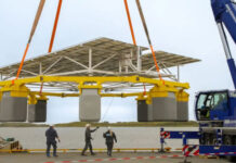 Bệ pin mặt trời nổi chịu được sóng cao 8m