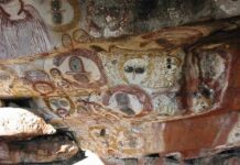 Những bức tranh hang động 4.000 năm tuổi của thổ dân ở Úc có thể thực sự mô tả người ngoài hành tinh?