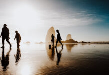 KHÔNG CÓ CÁI GỌI LÀ HẠNH PHÚC ĐỂ ĐI TÌM