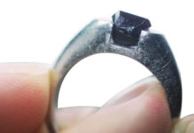 Viên ruby đầu tiên trên thế giới được “trồng” ngay trên nhẫn