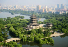 Hiện tượng lạ ở hồ nước đẹp như phim cổ trang ở Trung Quốc: Ếch nơi đây không bao giờ kêu vì 3 nguyên nhân