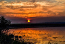 Vì sao bầu trời chuyển sang màu đỏ lúc hoàng hôn?