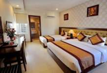 Sự thật ít biết về chiếc khăn tối màu vắt ngang giường khách sạn