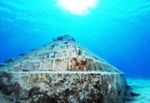 Thành phố kim tự tháp gây tranh cãi ngoài khơi Nhật Bản