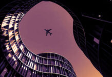 Muốn biết máy bay trên trời đi nhanh đến cỡ nào, cứ xem qua khoảnh khắc hiếm hoi này sẽ rõ!