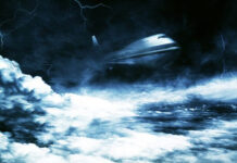 Máy bay sẽ ra sao khi “đụng độ” bão tố trên trời?