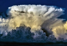 Người đàn ông mắc kẹt trong đám mây suốt 40 phút