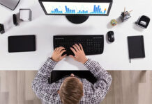 Bạn nên ngồi cách màn hình máy tính bao xa? Khoảng cách tối ưu từ mắt đến màn hình là bao nhiêu?