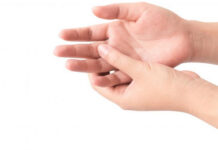 Tìm hiểu triệu chứng và cách chữa ngón tay gãy bút chì