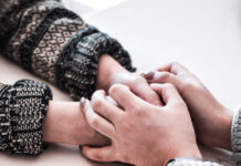 Em không biết phải nói sao với ba má mình