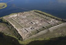 Por-Bazhyn – Pháo đài bí ẩn trên hòn đảo xa xôi ở Siberia