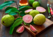 Ổi ngon, giàu dinh dưỡng nhưng lại ”đại kỵ” với 3 nhóm người sau