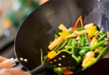 Rau luộc hay xào bổ dưỡng hơn? Kết luận của một nghiên cứu khiến nhiều người thay đổi thói quen nấu nướng!