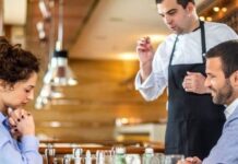 Những thói quen bất lịch sự cần dừng ngay khi ăn ở nhà hàng