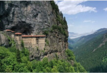 Phát hiện bất ngờ khi “cứu” tu viện cổ trên vách đá cheo leo