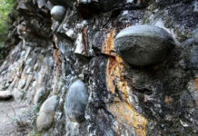 Vách đá “đẻ trứng” ở Trung Quốc khiến giới khoa học bối rối