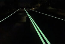 Vạch kẻ đường phát sáng trong đêm ở Australia