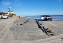 Vật thể bí ẩn xuất hiện tại bãi biển Florida