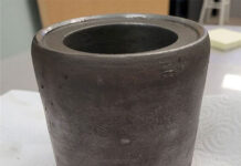 Vật thể kim loại bí ẩn từ trên trời rơi xuống suýt lấy đi mạng sống một cảnh sát Mỹ