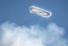 Vật thể bí ẩn xuất hiện trên miệng núi lửa