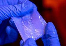 Nhóm nghiên cứu tạo ra siêu vật liệu có thể thay thế nhựa, ứng dụng trải dài từ ăn, mặc cho tới đồ điện tử