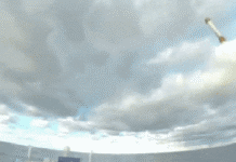 Tiếp sau SpaceX, công ty tên lửa của tỷ phú Jeff Bezos trở thành hãng thứ hai trên thế giới làm được việc này