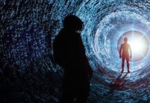 Bí ẩn du hành thời gian: Từ lời tiên tri của John Titor đến bữa tiệc không người đến của Stephen Hawking