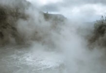 Những hồ nước rùng rợn nhất thế giới