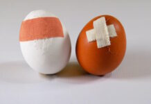 Sinh con hay bị đá vào chỗ “hiểm” đau hơn?