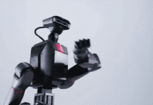 Robot “biến hình” đa năng TRON 2 ra mắt: Giá rẻ bất ngờ, sở hữu khả năng vận động như cao thủ võ thuật