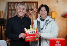 Chàng trai 20 năm sống khổ vì tưởng nhà nợ nần, tốt nghiệp xong mới biết mình là người thừa kế tập đoàn tỷ đô