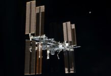 NASA lần đầu sơ tán phi hành đoàn ISS sau sự cố sức khỏe hiếm gặp của phi hành gia