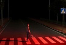 Không phải quảng cáo phim kinh dị, một đô thị Đan Mạch sử dụng đèn đường màu đỏ vì một lý do rất nhân văn