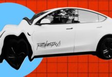 Robotaxi Tesla gây tai nạn gấp bốn lần người lái